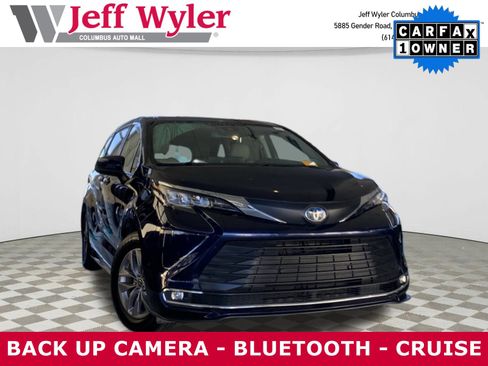 Used 2021 Toyota Sienna XLE image 1