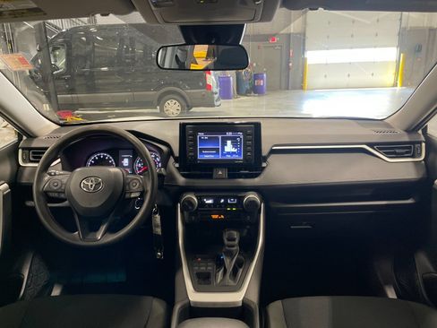 Used 2022 Toyota RAV4 LE AWD/4WD image 15
