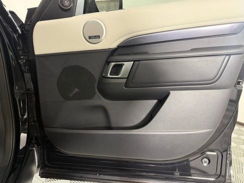 New 2025 Land Rover Discovery Metropolitan Edition image 31