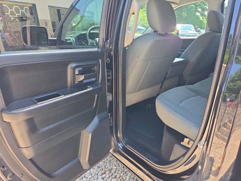 Used 2018 RAM 1500 Express AWD/4WD image 16