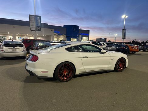 Used 2021 Ford Mustang GT image 3