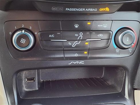 Used 2015 Ford Focus SE image 13