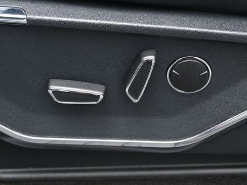 Used 2022 Ford F150 Lariat w/ Equipment Group 502A High image 10