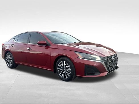 Used 2023 Nissan Altima 2.5 SV FWD image 1
