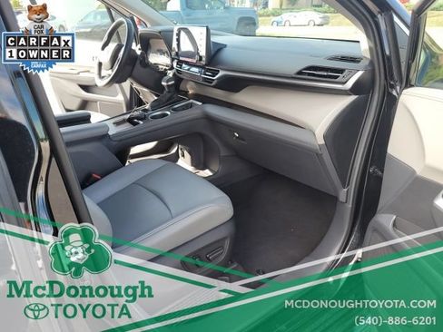 Used 2024 Toyota Sienna XLE FWD image 25