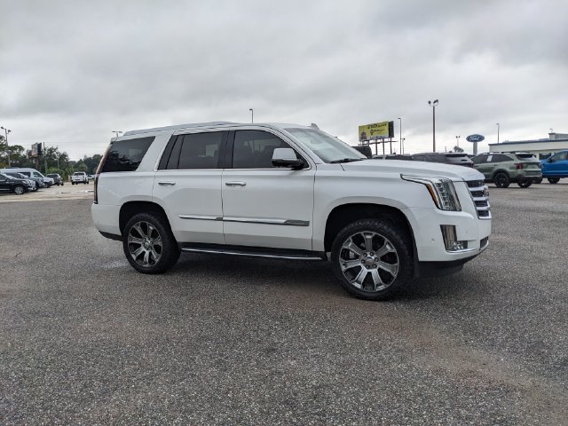 Used 2018 Cadillac Escalade Luxury AWD/4WD image 2
