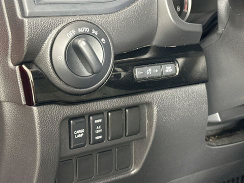 Used 2022 Nissan Titan SV w/ SV Convenience Package RWD image 15