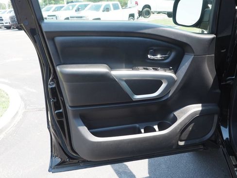 Used 2018 Nissan Titan SV AWD/4WD image 13