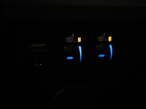 Used 2015 Toyota Sienna XLE w/ XLE Navigation Package image 23