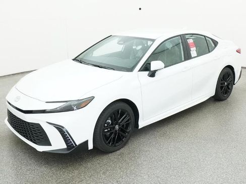 Used 2026 Toyota Camry SE FWD image 33