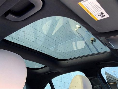 Used 2019 Mercedes-Benz E 300 4MATIC image 10