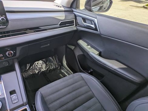 Used 2024 Mitsubishi Outlander SE Black Edition FWD image 17