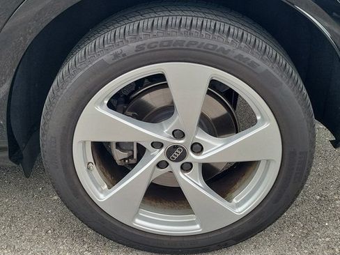 Certified 2025 Audi Q5 Premium Plus w/ Premium Plus AWD/4WD image 9