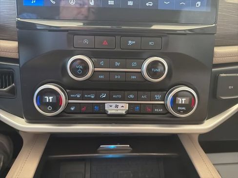 Used 2024 Ford Expedition Limited AWD/4WD image 19