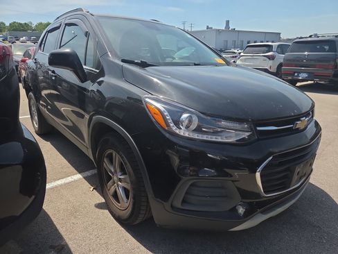 Used 2019 Chevrolet Trax LT w/ LT Convenience Package FWD image 1
