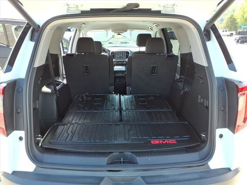 Used 2023 GMC Acadia SLE w/ Driver Convenience Package image 13