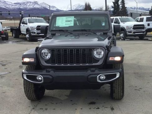 New 2025 Jeep Gladiator Sport image 3