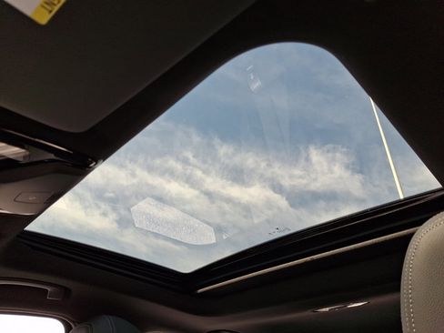 New 2026 BMW 330i xDrive 330i xDrive w/ M Sport Package image 10