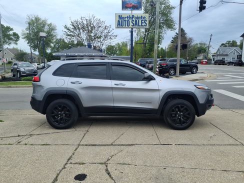 Used 2016 Jeep Cherokee Trailhawk w/ Leather Interior Group AWD/4WD image 1