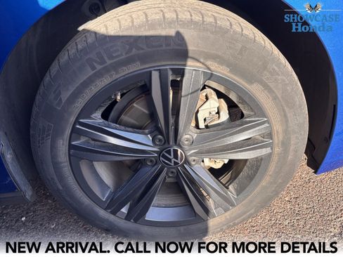 Used 2023 Volkswagen Jetta SE w/ Panoramic Sunroof Package FWD image 7