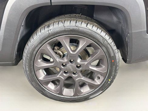 Used 2023 Jeep Renegade Latitude w/ Sun/Sound Group AWD/4WD image 34