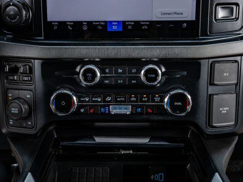Used 2024 Ford F350 Platinum w/ FX4 Off-Road Package AWD/4WD image 27