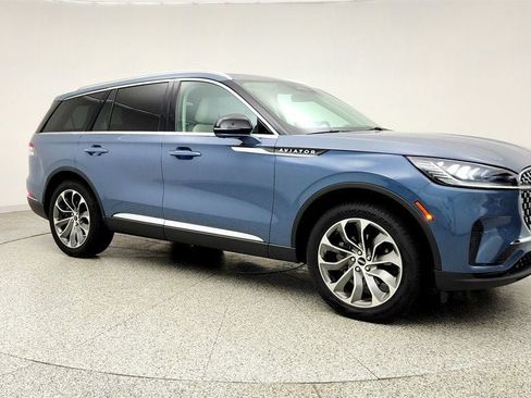 Used 2026 Lincoln Aviator Reserve AWD/4WD image 3