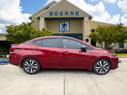 Used 2020 Nissan Versa SR FWD image 6