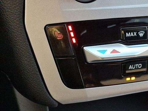 Used 2023 Ford Explorer XLT image 25