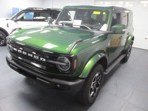 New 2024 Ford Bronco Outer Banks AWD/4WD image 1
