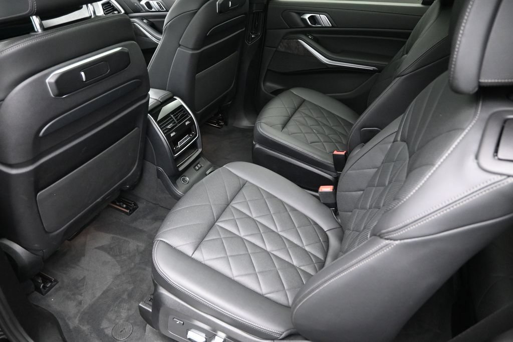 Used 2023 BMW X7 xDrive40i w/ M Sport Package AWD/4WD image 22