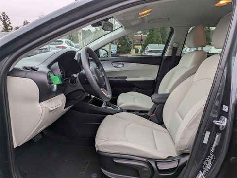 Used 2022 Kia Forte LXS w/ LXS Technology Package image 21