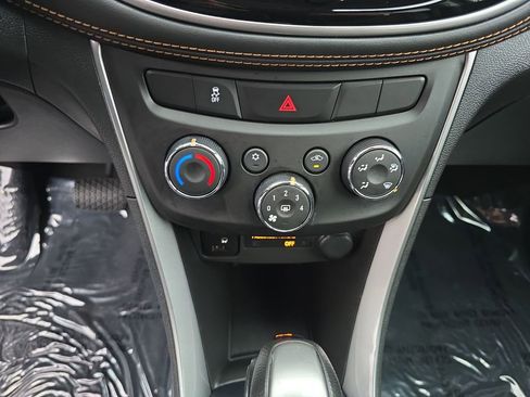 Certified 2022 Chevrolet Trax LT w/ LT Convenience Package image 16