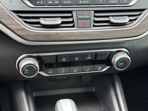 Used 2025 Nissan Altima 2.5 SV FWD image 19