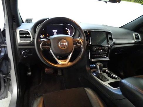 Used 2021 Jeep Grand Cherokee Laredo X AWD/4WD image 5