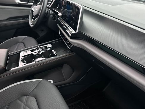 Used 2025 Volkswagen Atlas Peak Edition SE image 19