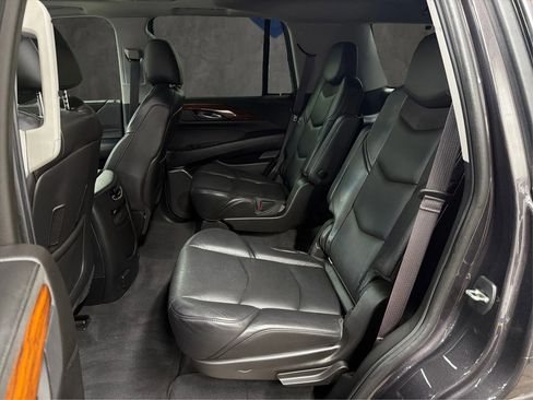 Used 2015 Cadillac Escalade Premium image 36