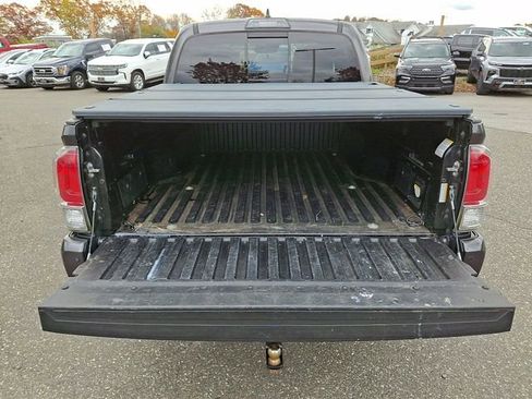 Used 2018 Toyota Tacoma Limited image 31