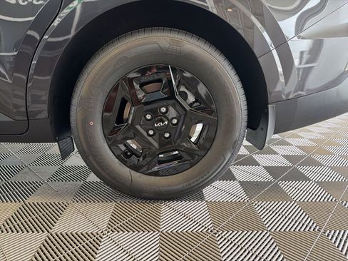 New 2026 Kia Carnival LX image 7