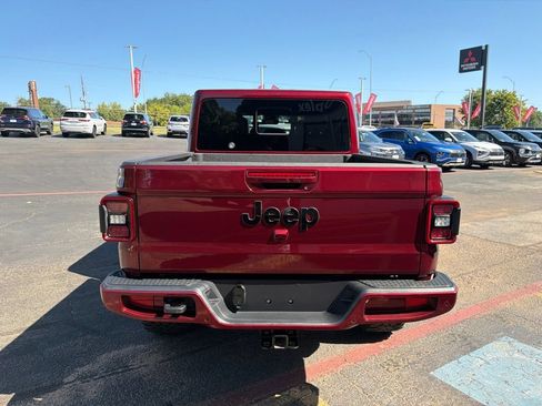 Used 2021 Jeep Gladiator Overland AWD/4WD image 8