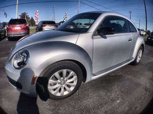 Used 2013 Volkswagen Beetle 2.5 image 1