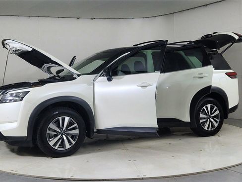 Used 2024 Nissan Pathfinder SL w/ Lighting Package (N92) image 10