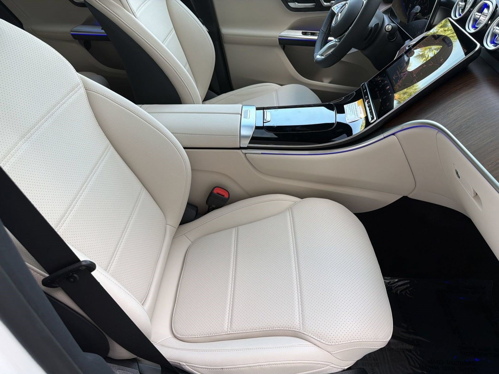 Used 2026 Mercedes-Benz GLC 300 4MATIC image 25