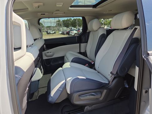 New 2026 Kia Carnival SX Prestige FWD image 6