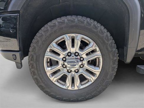 Used 2023 GMC Sierra 2500 Denali w/ Denali Black Diamond Edition AWD/4WD image 18