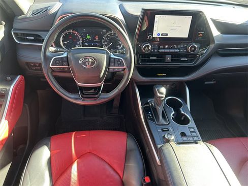 Certified 2023 Toyota Highlander XSE image 19
