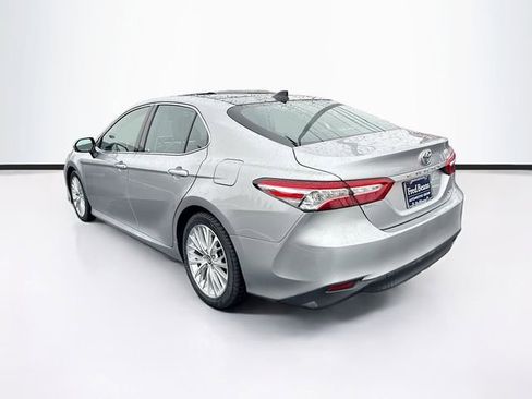 Used 2019 Toyota Camry XLE w/ Navigation Package image 6