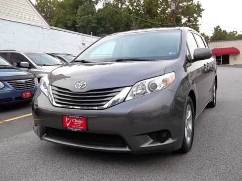 Used 2015 Toyota Sienna LE FWD image 1