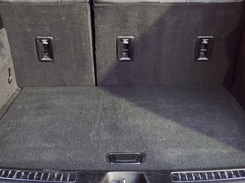 Used 2024 Cadillac XT4 Premium Luxury image 37