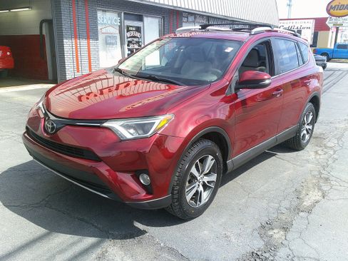 Used 2018 Toyota RAV4 XLE w/ Plus Extra Value Package AWD/4WD image 12